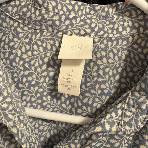 Women’s Blue Floral Button Down Blouse Relaxed Fit Soft Lightweight Top H&M Sz 4 - Picture 4 of 4